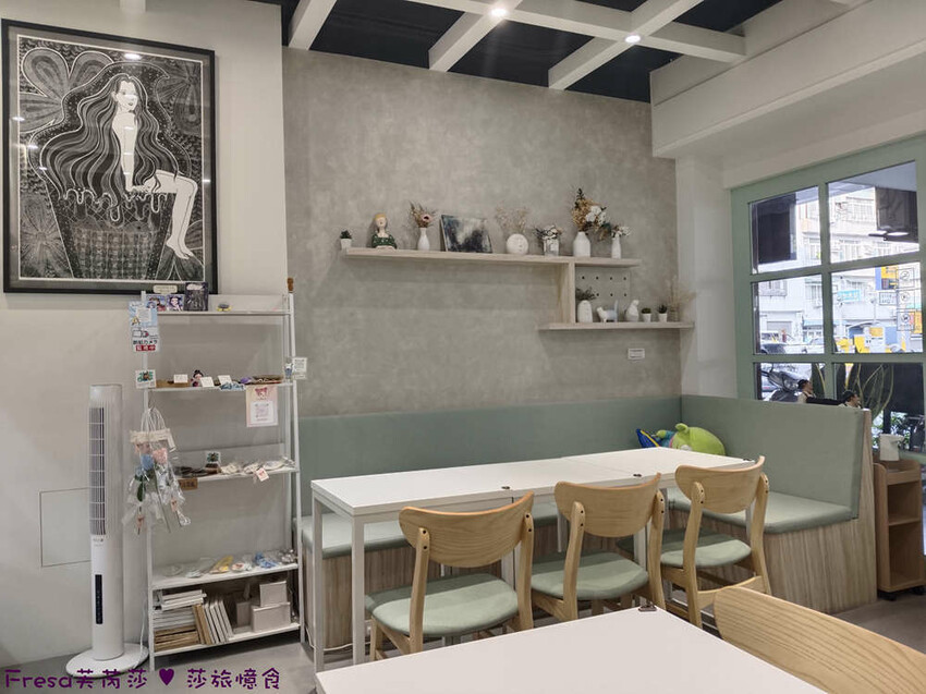 台南市東區台南甜點【c t.dessert】草莓奶霜千層蛋糕超夢幻！新鮮草莓滑順奶霜配上咖啡浪漫下午茶│生日蛋糕│東區美食