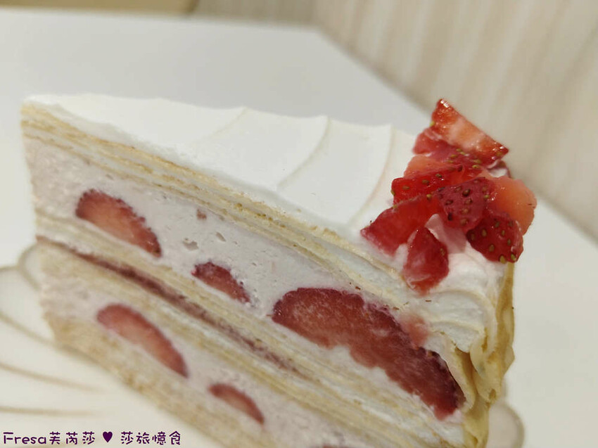 台南市東區台南甜點【c t.dessert】草莓奶霜千層蛋糕超夢幻！新鮮草莓滑順奶霜配上咖啡浪漫下午茶│生日蛋糕│東區美食