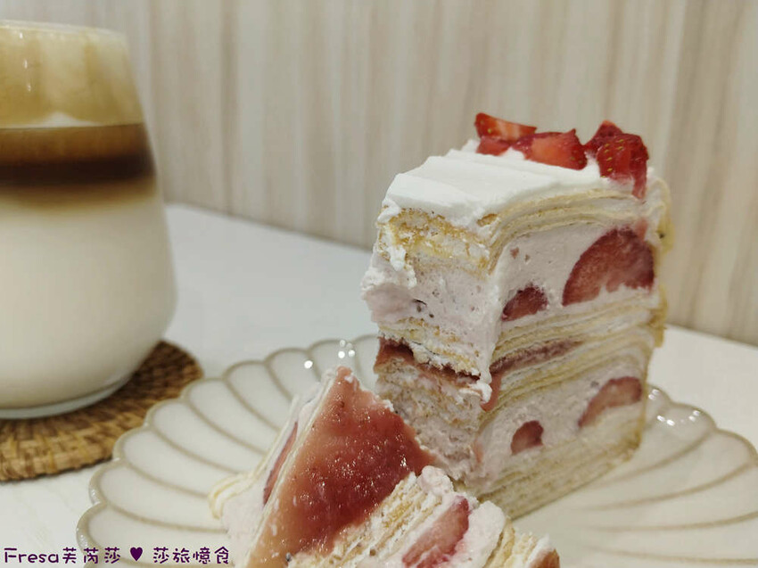 台南市東區台南甜點【c t.dessert】草莓奶霜千層蛋糕超夢幻！新鮮草莓滑順奶霜配上咖啡浪漫下午茶│生日蛋糕│東區美食