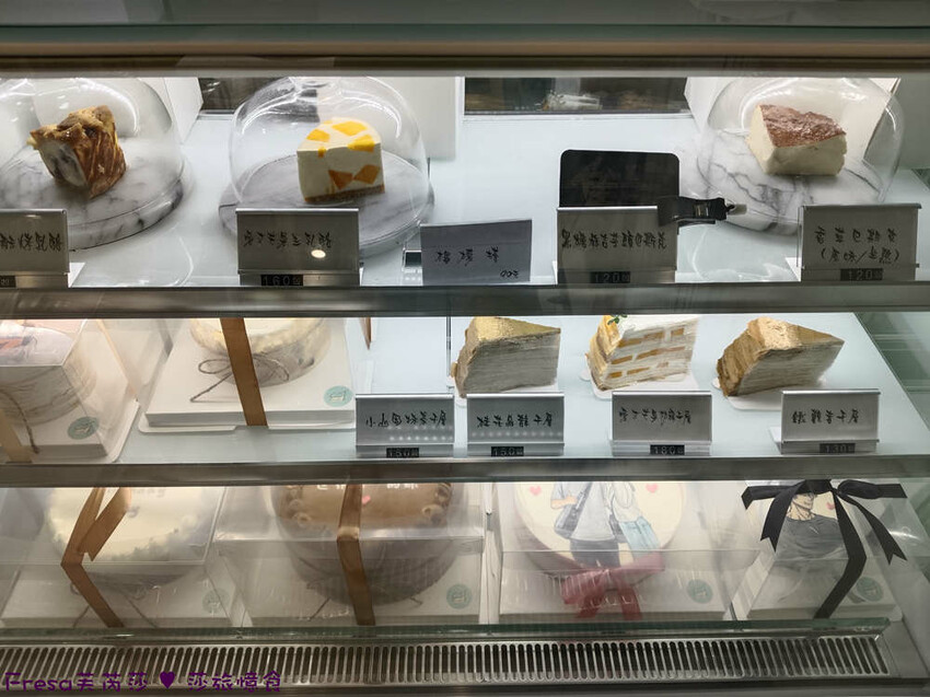 台南市東區台南甜點【c t.dessert】草莓奶霜千層蛋糕超夢幻！新鮮草莓滑順奶霜配上咖啡浪漫下午茶│生日蛋糕│東區美食