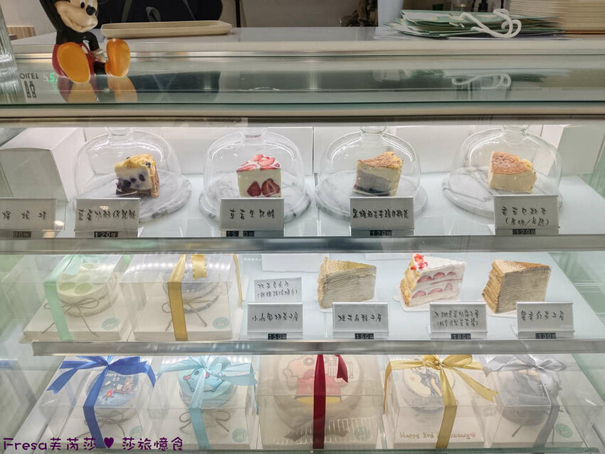 台南市東區台南甜點【c t.dessert】草莓奶霜千層蛋糕超夢幻！新鮮草莓滑順奶霜配上咖啡浪漫下午茶│生日蛋糕│東區美食