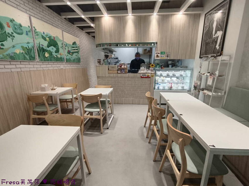 台南市東區台南甜點【c t.dessert】草莓奶霜千層蛋糕超夢幻！新鮮草莓滑順奶霜配上咖啡浪漫下午茶│生日蛋糕│東區美食