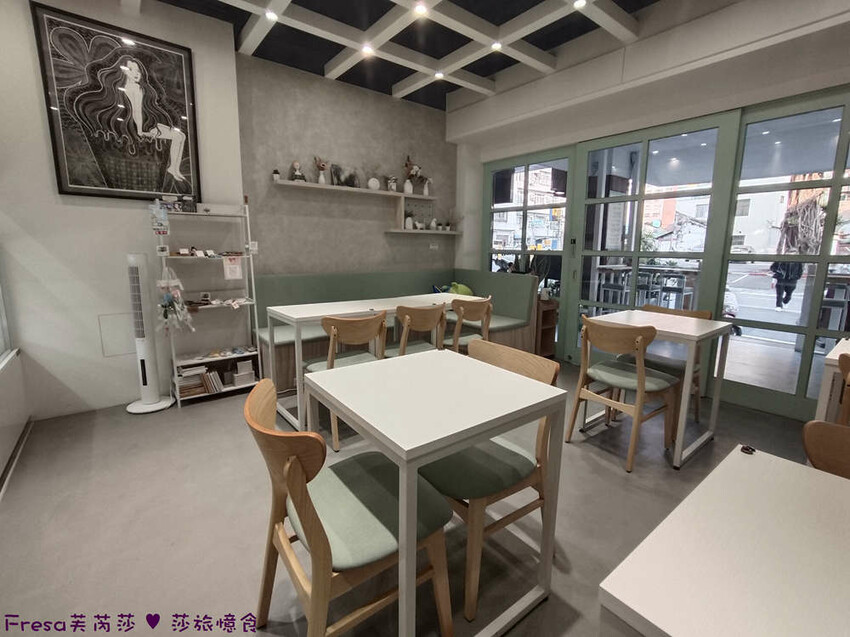 台南市東區台南甜點【c t.dessert】草莓奶霜千層蛋糕超夢幻！新鮮草莓滑順奶霜配上咖啡浪漫下午茶│生日蛋糕│東區美食