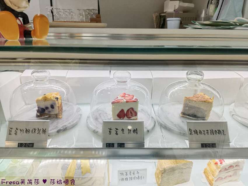 台南市東區台南甜點【c t.dessert】草莓奶霜千層蛋糕超夢幻！新鮮草莓滑順奶霜配上咖啡浪漫下午茶│生日蛋糕│東區美食