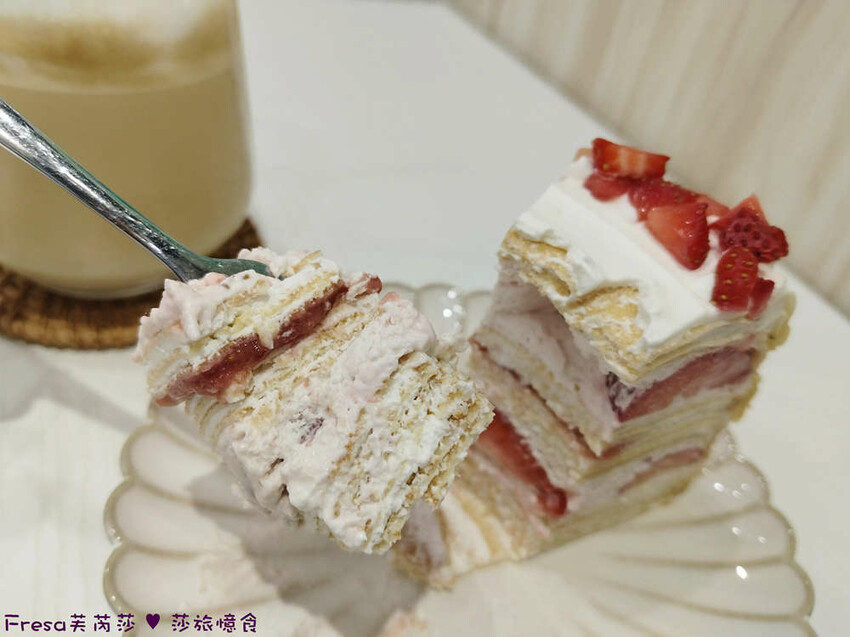 台南市東區台南甜點【c t.dessert】草莓奶霜千層蛋糕超夢幻！新鮮草莓滑順奶霜配上咖啡浪漫下午茶│生日蛋糕│東區美食