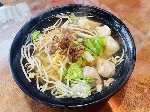 花蓮縣花蓮市||吃。花蓮|| 福記手工餛飩 平價炒飯也好吃