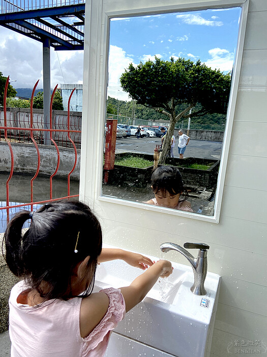 宜蘭縣三星鄉蘭陽電廠福利社冰棒枝仔冰》可愛公仔台電冰棒，花生口味院長冰甜中帶鹹的好味道，口味季節限量版水果冰~金