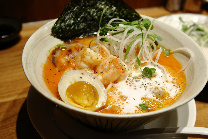 永和新開拉麵店，主打石斑魚做湯底的魚介系拉麵，市面上少見的魚