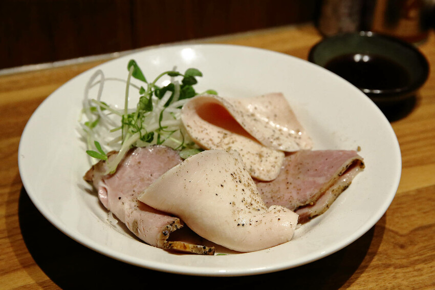 永和新開拉麵店，主打石斑魚做湯底的魚介系拉麵，市面上少見的魚