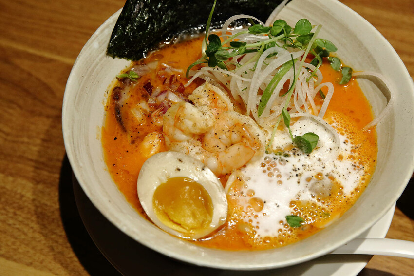 永和新開拉麵店，主打石斑魚做湯底的魚介系拉麵，市面上少見的魚