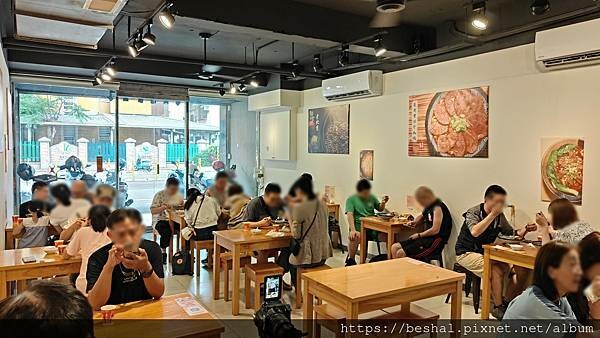 推薦桃園厲害的~集英會牛肉麵館湯頭超濃牛肉大塊又Q彈附有免費