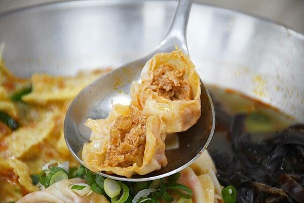 高雄市三民區一天只賣四小時的好滋味，每日限量的炸蛋吃不到會搥心肝【饗螺螺螄粉－三民建興店】超美味的螺螄粉，好康多