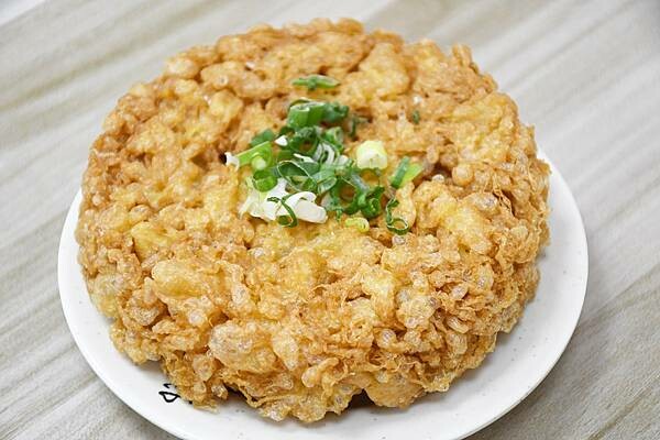 高雄市三民區一天只賣四小時的好滋味，每日限量的炸蛋吃不到會搥心肝【饗螺螺螄粉－三民建興店】超美味的螺螄粉，好康多