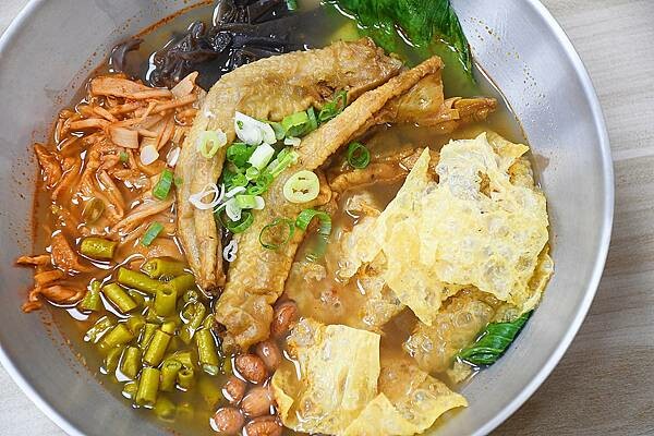 高雄市三民區一天只賣四小時的好滋味，每日限量的炸蛋吃不到會搥心肝【饗螺螺螄粉－三民建興店】超美味的螺螄粉，好康多