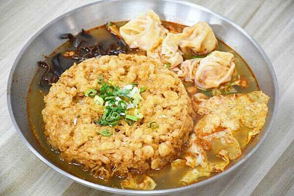 高雄市三民區一天只賣四小時的好滋味，每日限量的炸蛋吃不到會搥心肝【饗螺螺螄粉－三民建興店】超美味的螺螄粉，好康多