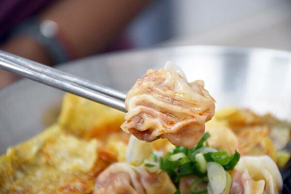 高雄市三民區一天只賣四小時的好滋味，每日限量的炸蛋吃不到會搥心肝【饗螺螺螄粉－三民建興店】超美味的螺螄粉，好康多