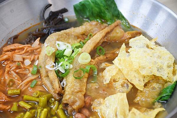 高雄市三民區一天只賣四小時的好滋味，每日限量的炸蛋吃不到會搥心肝【饗螺螺螄粉－三民建興店】超美味的螺螄粉，好康多