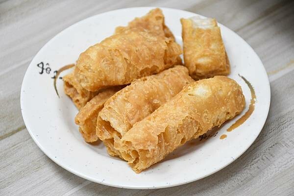 高雄市三民區一天只賣四小時的好滋味，每日限量的炸蛋吃不到會搥心肝【饗螺螺螄粉－三民建興店】超美味的螺螄粉，好康多