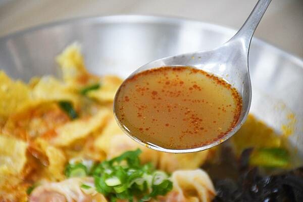 高雄市三民區一天只賣四小時的好滋味，每日限量的炸蛋吃不到會搥心肝【饗螺螺螄粉－三民建興店】超美味的螺螄粉，好康多