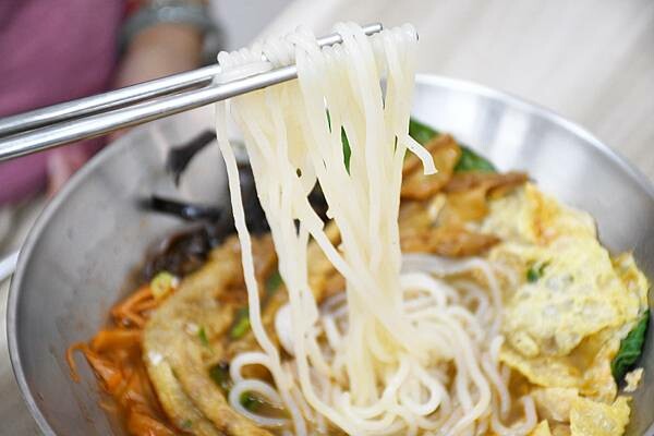 高雄市三民區一天只賣四小時的好滋味，每日限量的炸蛋吃不到會搥心肝【饗螺螺螄粉－三民建興店】超美味的螺螄粉，好康多