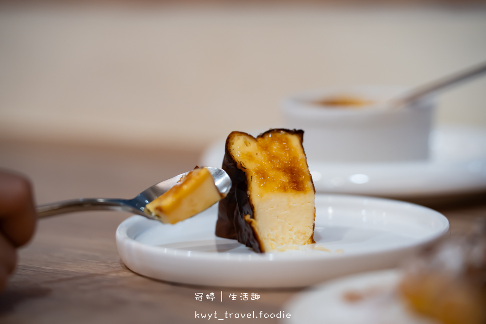 半刻貓·有貓的咖啡館,媲美甜點店的巴斯克蛋糕,與24隻貓咪共度美好時光,高雄貓咪咖啡廳推薦_2025菜單 – 冠婷生活趣