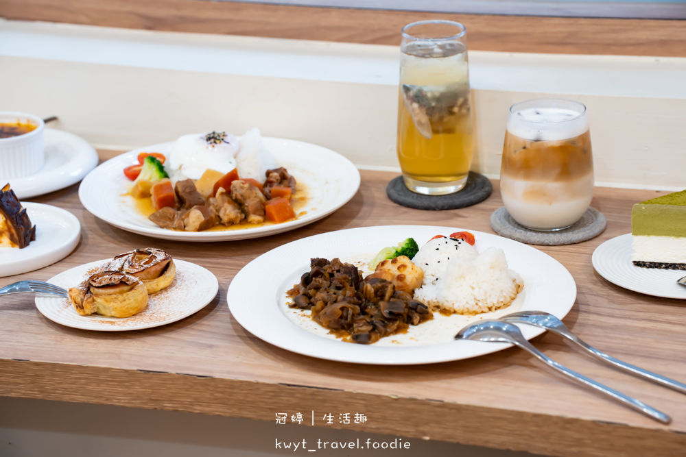 半刻貓·有貓的咖啡館,媲美甜點店的巴斯克蛋糕,與24隻貓咪共度美好時光,高雄貓咪咖啡廳推薦_2025菜單 – 冠婷生活趣