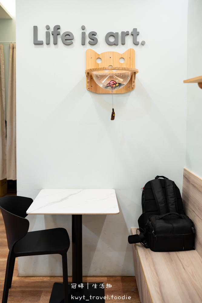 半刻貓·有貓的咖啡館,媲美甜點店的巴斯克蛋糕,與24隻貓咪共度美好時光,高雄貓咪咖啡廳推薦_2025菜單 – 冠婷生活趣