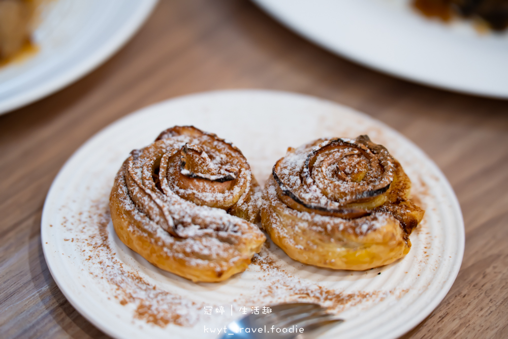半刻貓·有貓的咖啡館,媲美甜點店的巴斯克蛋糕,與24隻貓咪共度美好時光,高雄貓咪咖啡廳推薦_2025菜單 – 冠婷生活趣