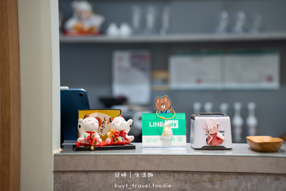 半刻貓·有貓的咖啡館,媲美甜點店的巴斯克蛋糕,與24隻貓咪共度美好時光,高雄貓咪咖啡廳推薦_2025菜單 – 冠婷生活趣