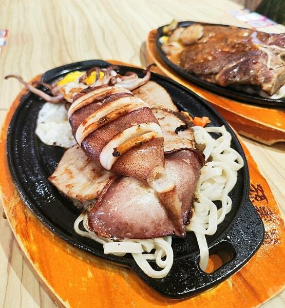 高雄市小港區(高雄/小港)孫東寶 plus 館-小港崇文店， 全新裝潢＋升級自助吧 熟食類、點心類、小菜類、飲品，通通可以無