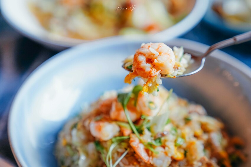 高雄市鼓山區【高雄｜美食】永心浮島YONSHIN FUDOPIA。高雄大港橋河畔餐廳推薦，永心鳳茶全新海鮮餐酒品牌，時髦自在用