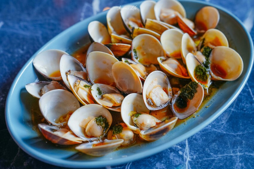 高雄市鼓山區【高雄｜美食】永心浮島YONSHIN FUDOPIA。高雄大港橋河畔餐廳推薦，永心鳳茶全新海鮮餐酒品牌，時髦自在用