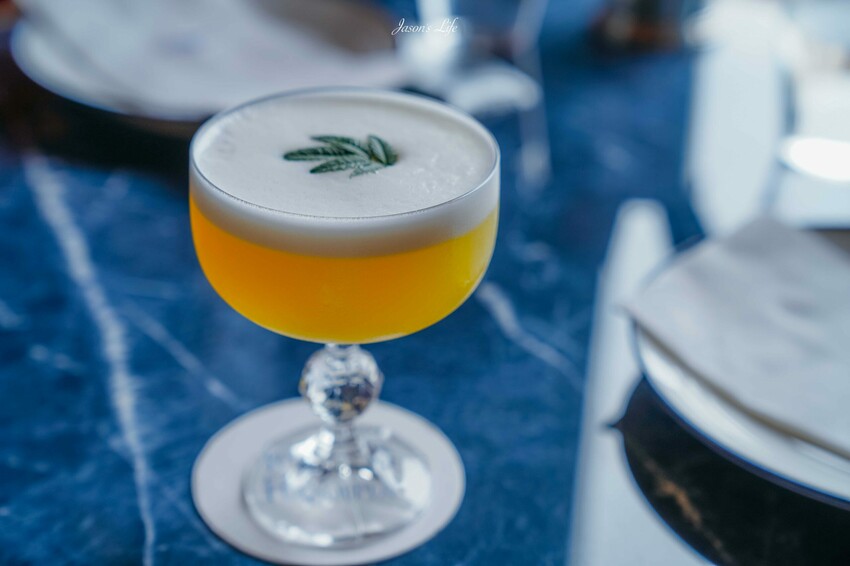 高雄市鼓山區【高雄｜美食】永心浮島YONSHIN FUDOPIA。高雄大港橋河畔餐廳推薦，永心鳳茶全新海鮮餐酒品牌，時髦自在用