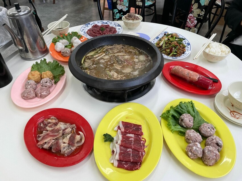 台中南屯 平價汕頭火鍋 手工丸子超 juicy 發爐石頭火鍋