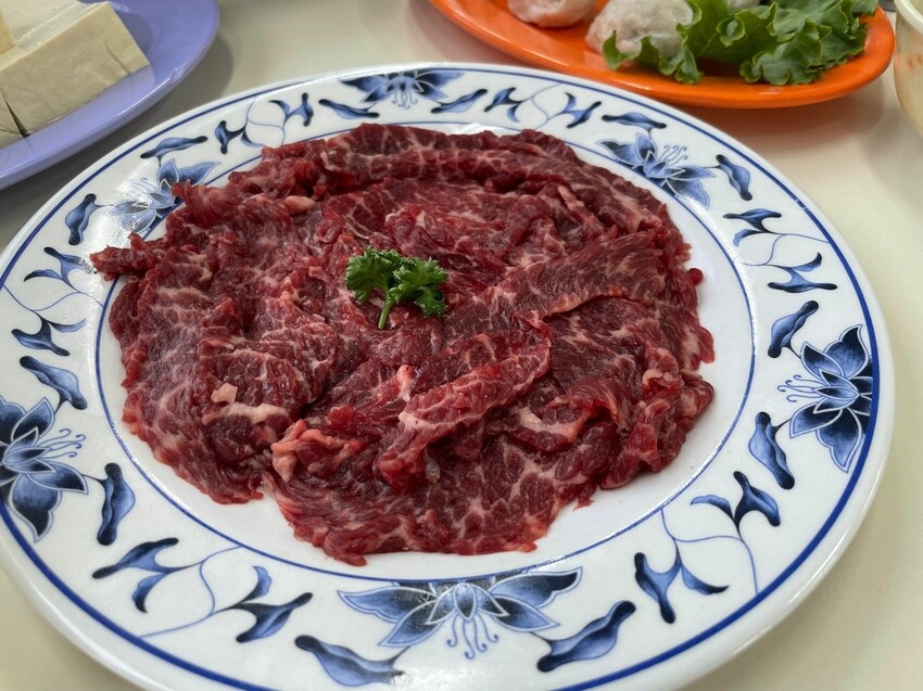 台中南屯 平價汕頭火鍋 手工丸子超 juicy 發爐石頭火鍋