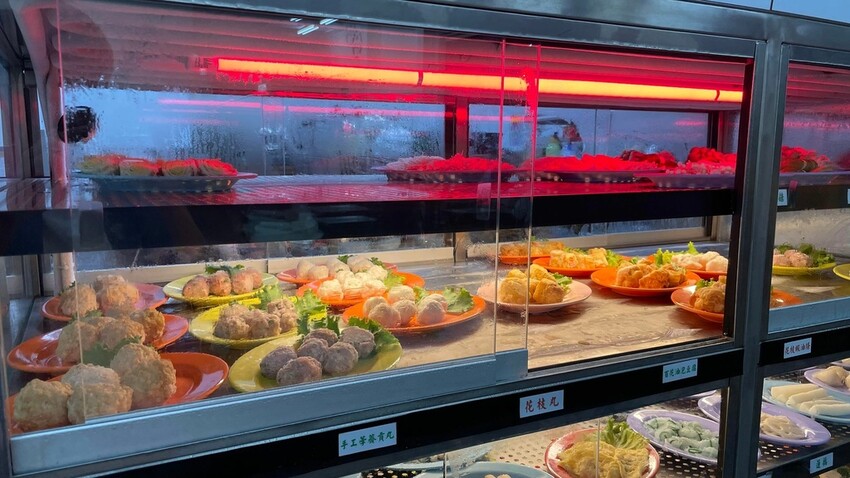 台中南屯 平價汕頭火鍋 手工丸子超 juicy 發爐石頭火鍋