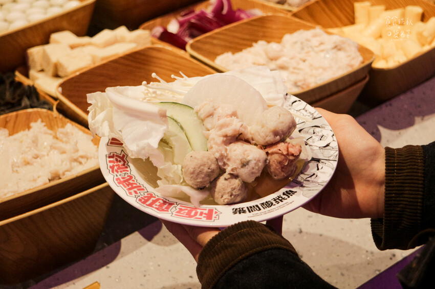 台中西屯｜湯鮮味美的酸菜魚~全新升級自助吧吃到飽！超過50種