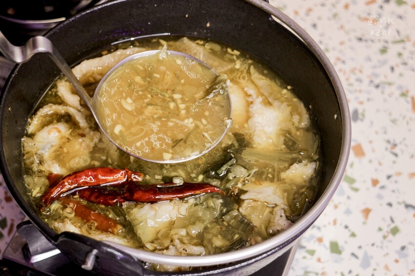 台中西屯｜湯鮮味美的酸菜魚~全新升級自助吧吃到飽！超過50種