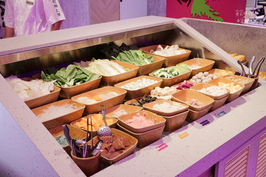 台中西屯｜湯鮮味美的酸菜魚~全新升級自助吧吃到飽！超過50種