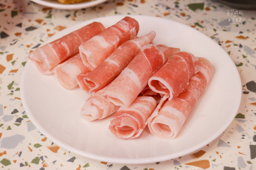 台中西屯｜湯鮮味美的酸菜魚~全新升級自助吧吃到飽！超過50種