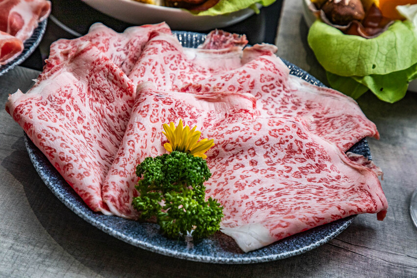 桃園市蘆竹區大明星頂流涮涮鍋|明星爭相預約!宛如高檔私人招待所,尊榮感十足套餐式頂級鍋物