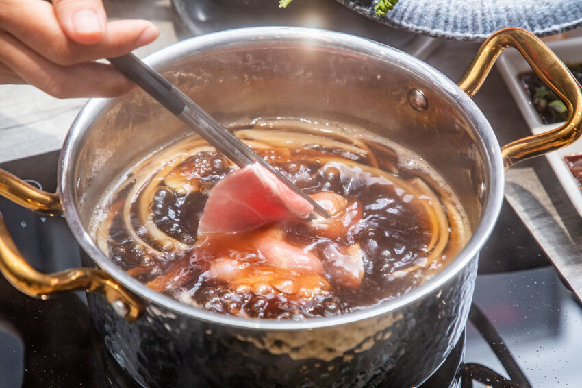 桃園市蘆竹區大明星頂流涮涮鍋|明星爭相預約!宛如高檔私人招待所,尊榮感十足套餐式頂級鍋物