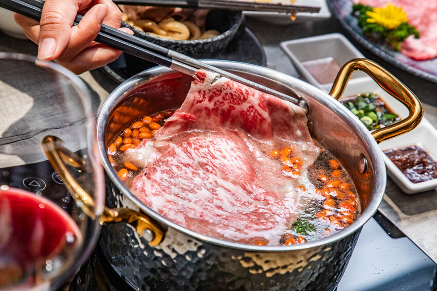 桃園市蘆竹區大明星頂流涮涮鍋|明星爭相預約!宛如高檔私人招待所,尊榮感十足套餐式頂級鍋物