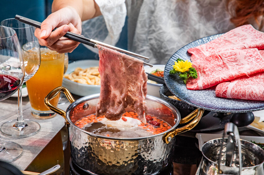 桃園市蘆竹區大明星頂流涮涮鍋|明星爭相預約!宛如高檔私人招待所,尊榮感十足套餐式頂級鍋物