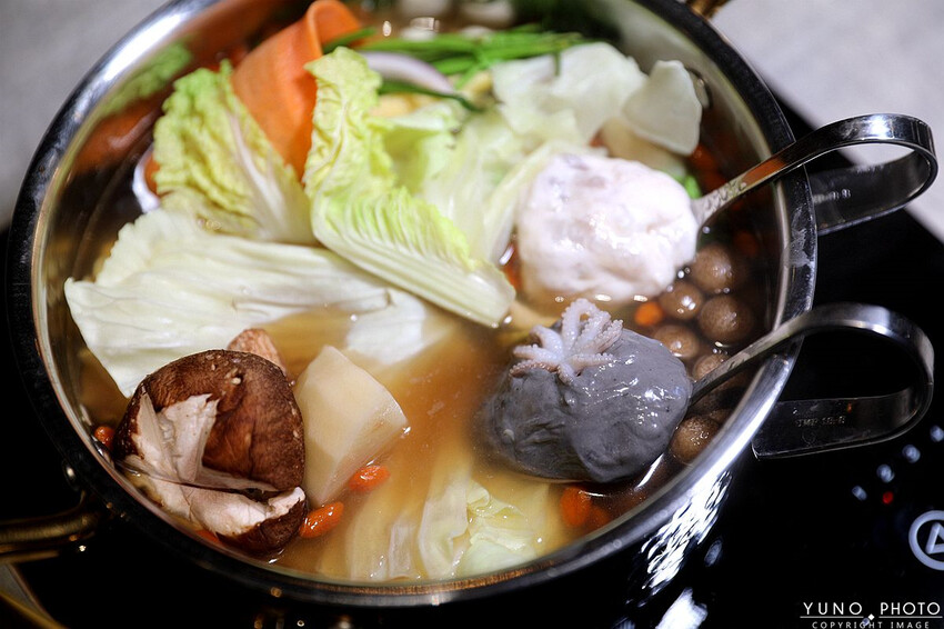 桃園市蘆竹區私人招待所等級!隱藏版頂級活體海鮮鍋物 明星藝人最愛|大明星頂流涮涮鍋(桃園南崁火鍋)