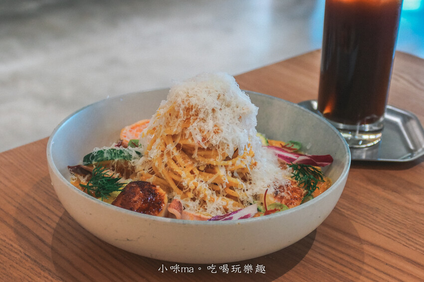 CAFE STAY|旅人咖啡新品牌,獨棟玻璃屋設計美翻 餐點好吃又好拍,近風禾公園 桃園美食