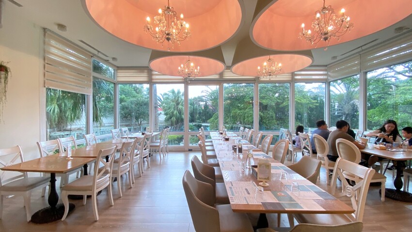 新北市土城區土城景觀餐廳 我們的家休閒小棧 Our Home 近捷運永寧站 桐花步道 寵物友善 水晶教堂 莊園草坪 小小廚師體驗