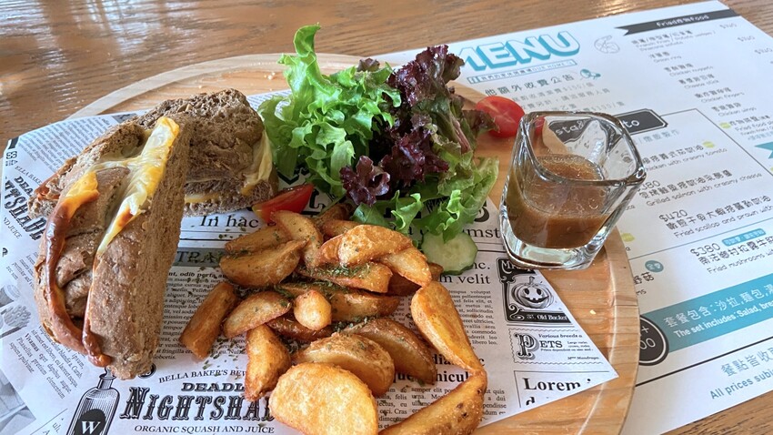 新北市土城區土城景觀餐廳 我們的家休閒小棧 Our Home 近捷運永寧站 桐花步道 寵物友善 水晶教堂 莊園草坪 小小廚師體驗