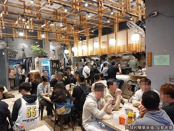 品都串燒11-用餐區.jpg
