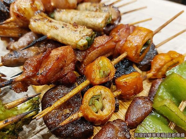 品都串燒17-雞腿肉串脆皮肥腸.jpg